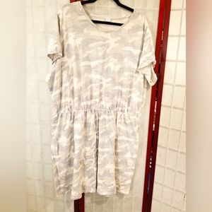 Lt grey/taupe camo dress with elastic waist. Size 3X Old Navy
